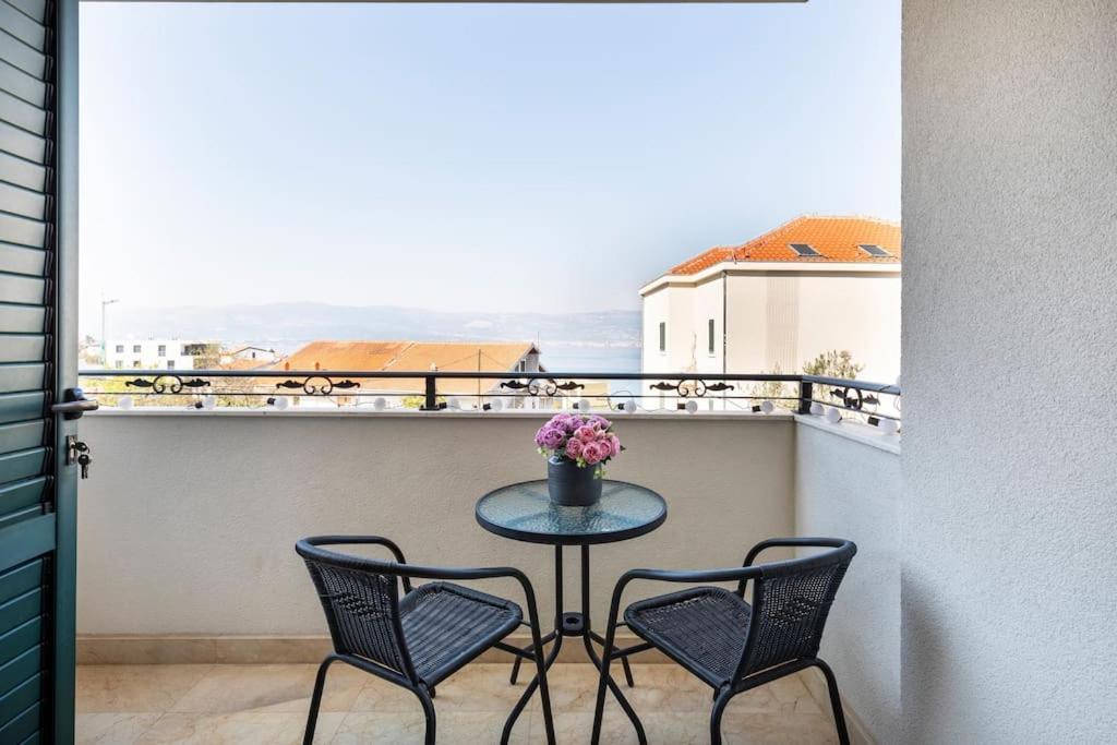 Seaesta Apartment Pool And Beach 슬라티네 외부 사진