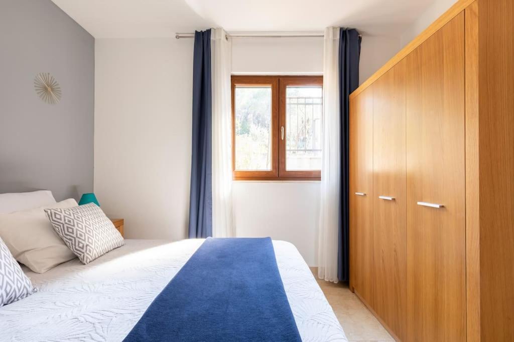 Seaesta Apartment Pool And Beach 슬라티네 외부 사진