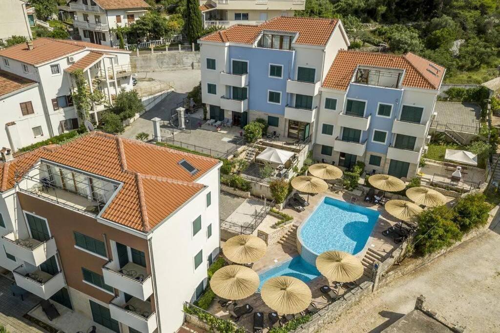 Seaesta Apartment Pool And Beach 슬라티네 외부 사진