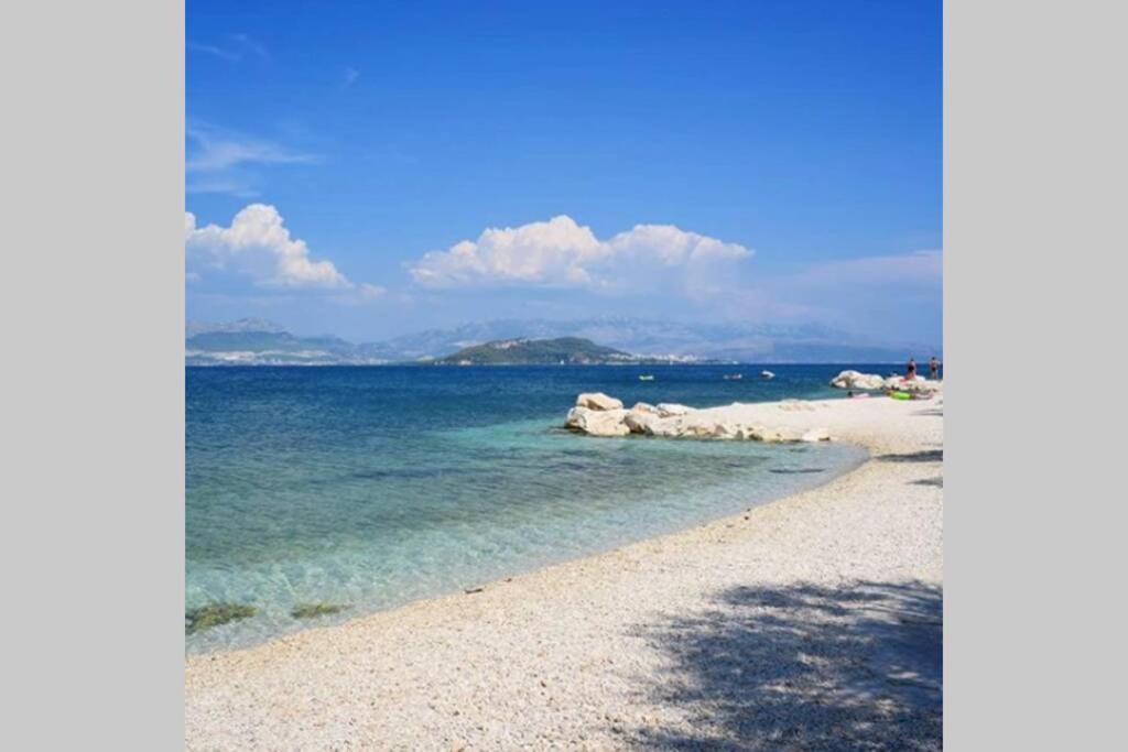 Seaesta Apartment Pool And Beach 슬라티네 외부 사진