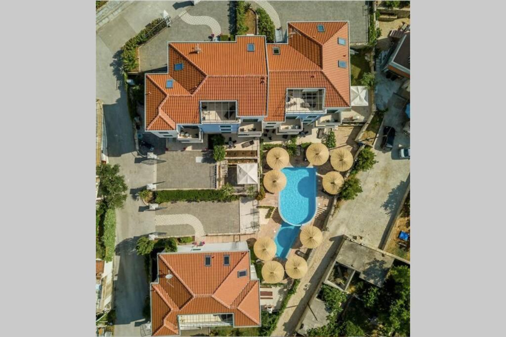 Seaesta Apartment Pool And Beach 슬라티네 외부 사진